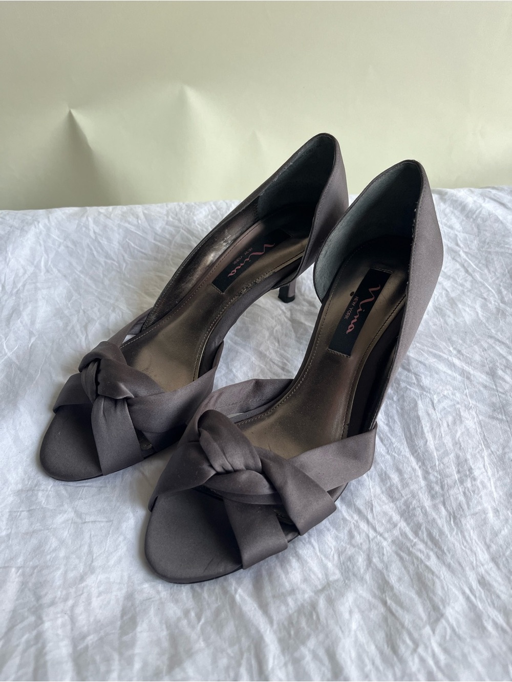 Nina New York Peep Toe Pump Gray Sz 7.5 Women’s Heel EUC